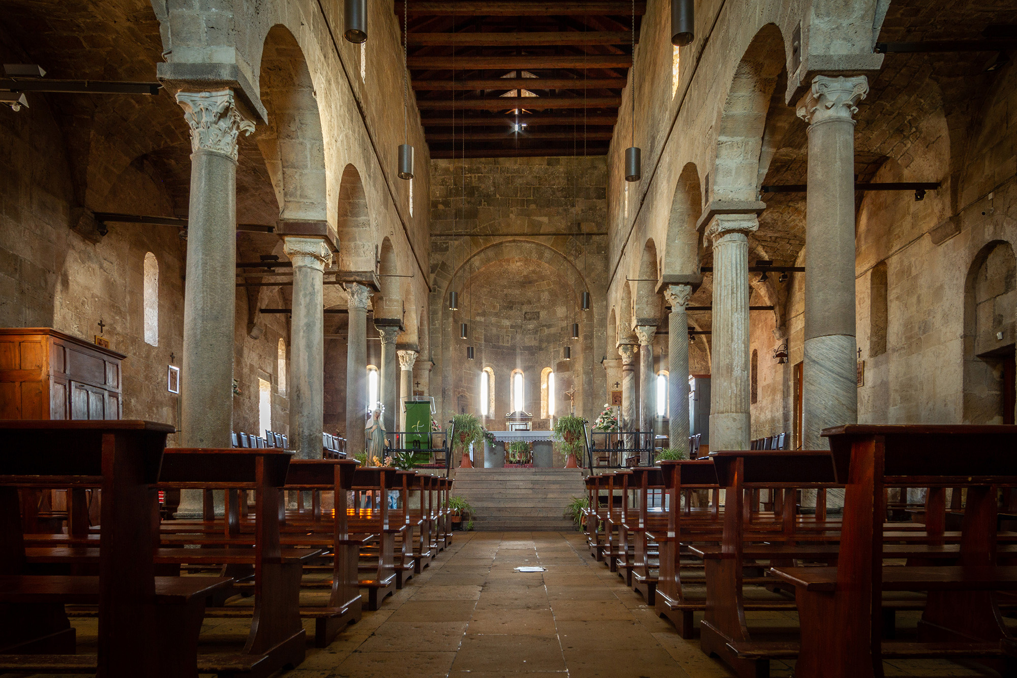 Santa Giusta interno